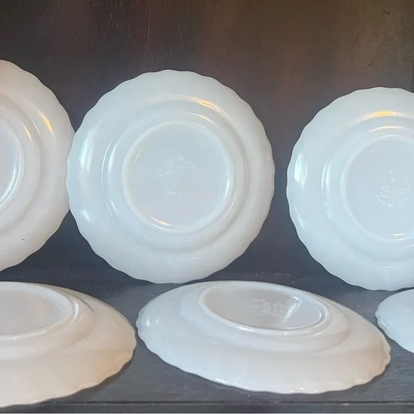 🐳 Vintage Anchor Hocking Fire King Dinnerware Dessert Plates Milk Glass - Picture 6 of 8